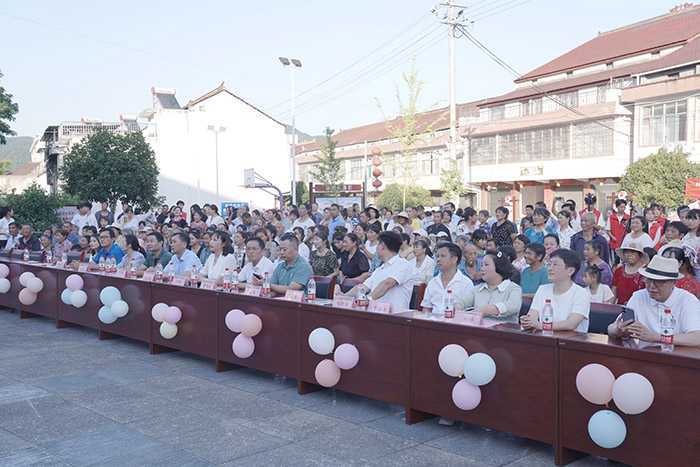 陜西理工大學“涓涓理工情意，教育賦能鄉村振興”大舞臺走進南鄭兩河鎮