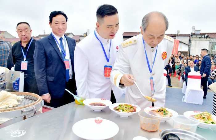 第二屆漢中(城固)面皮大賽在上元觀古鎮火熱啟動