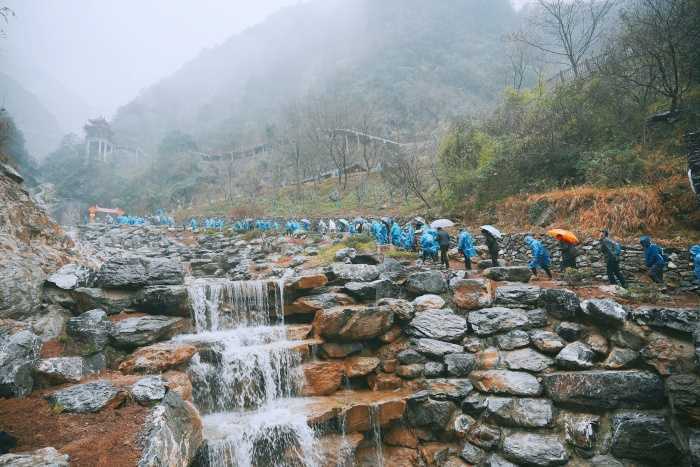 “嘉陵棧道 靈巖洞天”靈巖寺景區棧道開放暨略陽縣冬季文旅消費季系列活動啟動