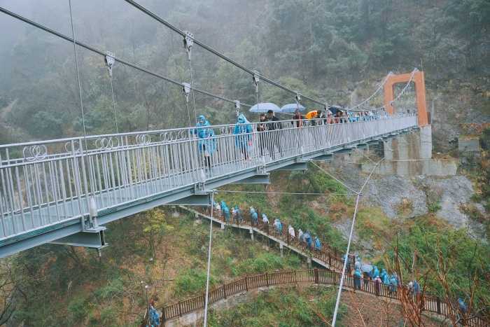 “嘉陵棧道 靈巖洞天”靈巖寺景區棧道開放暨略陽縣冬季文旅消費季系列活動啟動