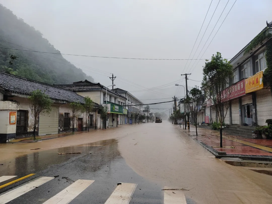 漢中撤離7349戶17513人，多條道路交通管制