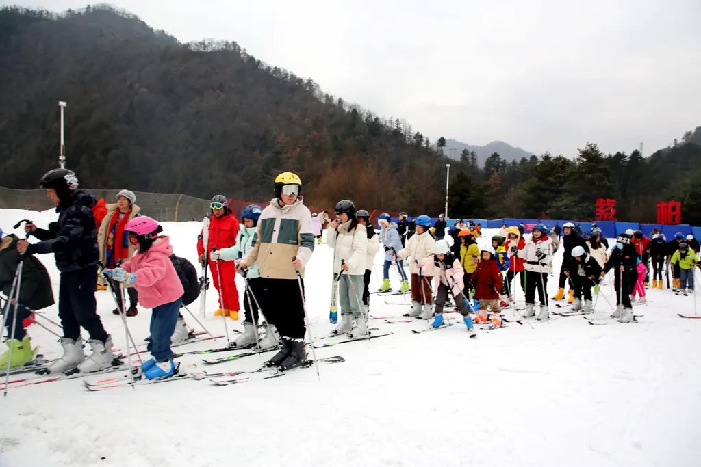 滑雪、戲雪、賞民俗！留壩景區“上才藝”