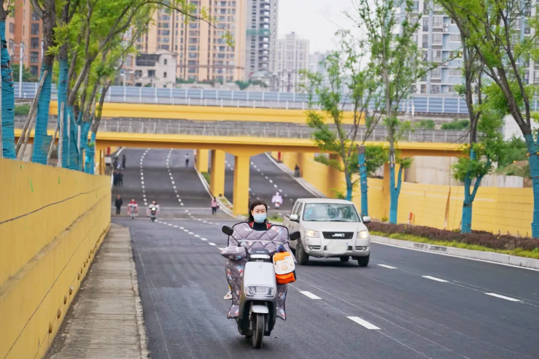 出行方便了！漢中興漢新區(qū)惠府路主車道通車！