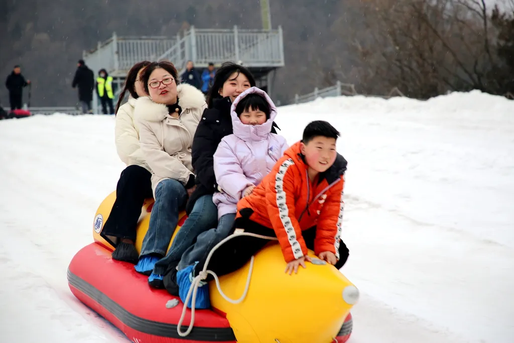 滑雪、戲雪、賞民俗！留壩景區“上才藝”